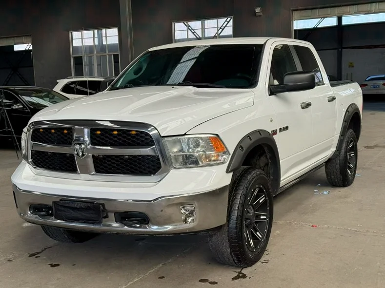 道奇公羊 驾驶室