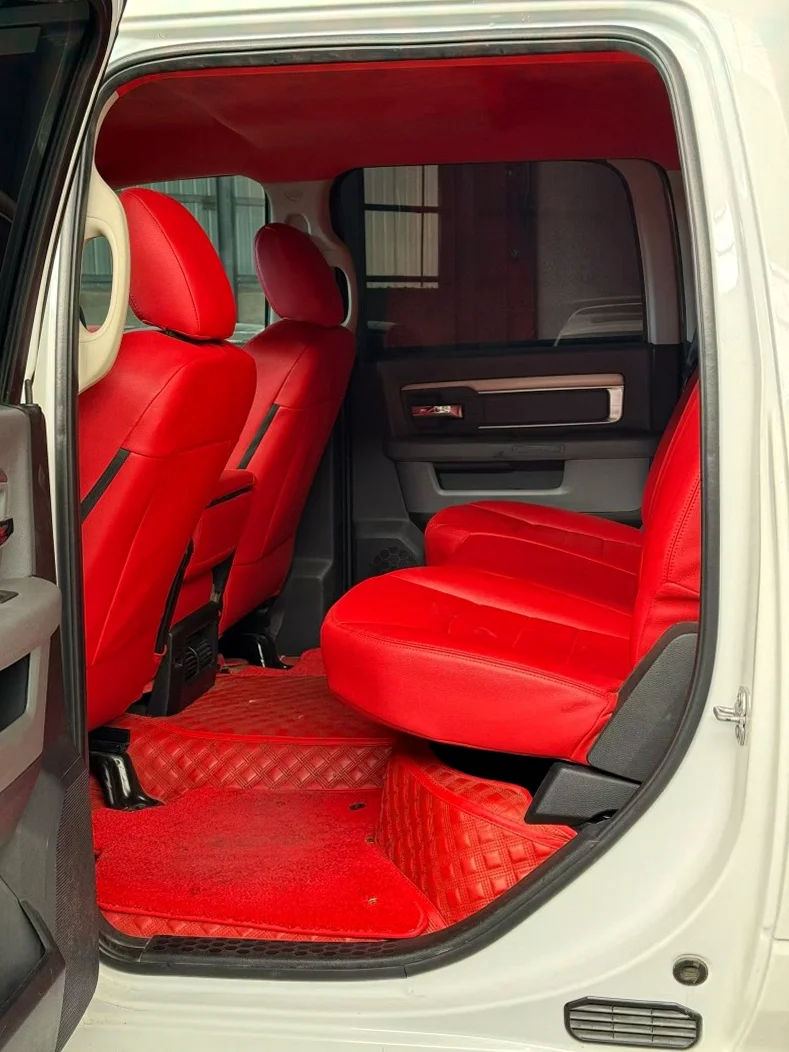 道奇公羊 内饰后排