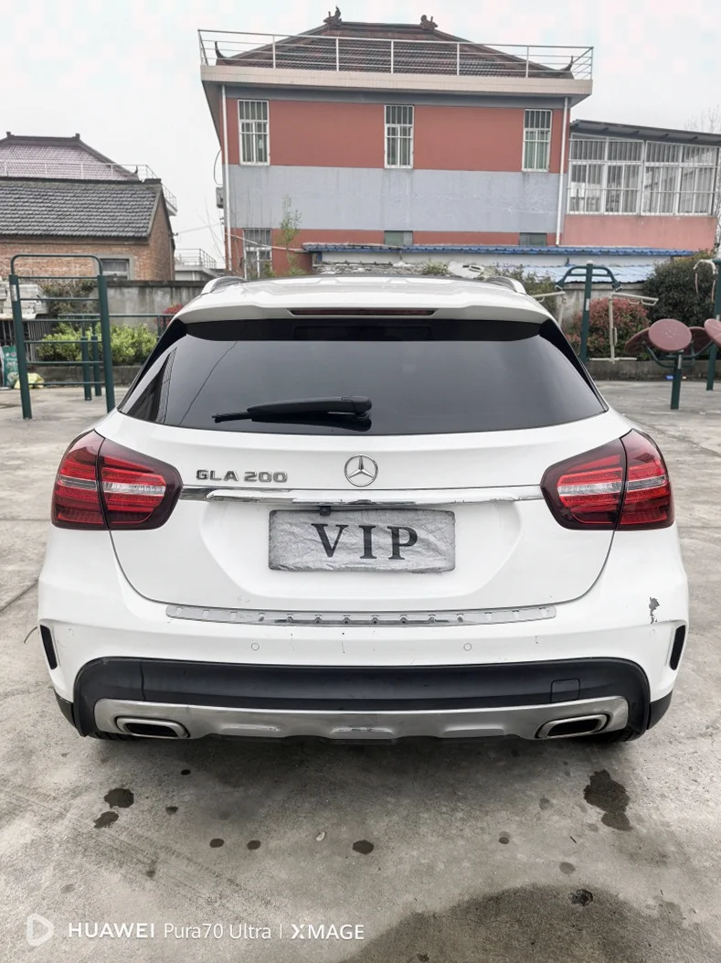 奔驰GLA 后面外观一