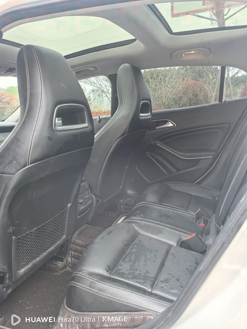 奔驰GLA 内饰后排