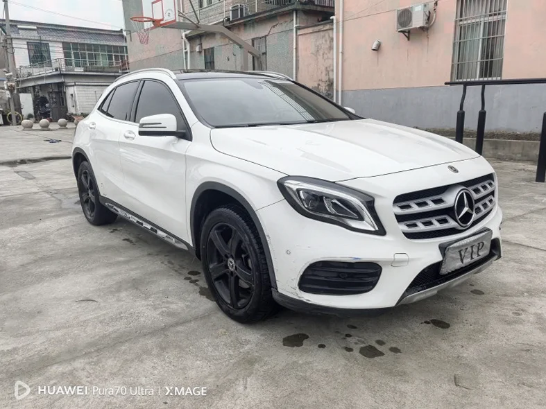 奔驰GLA 正面外观三