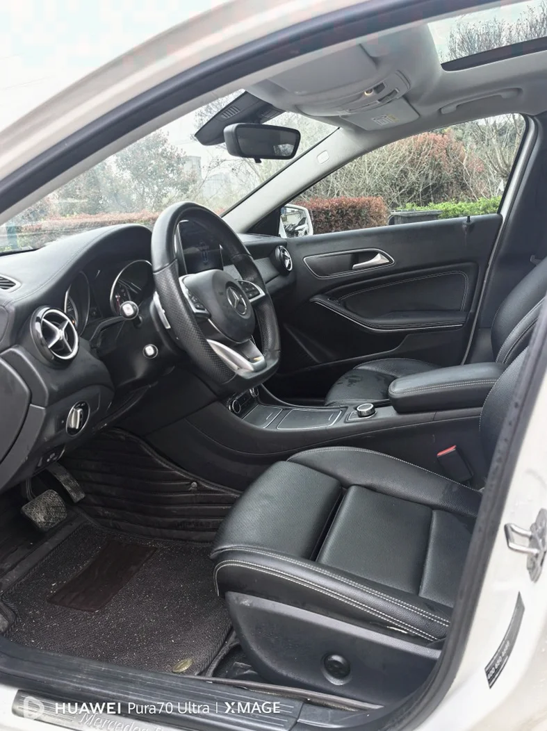 奔驰GLA 内饰前排