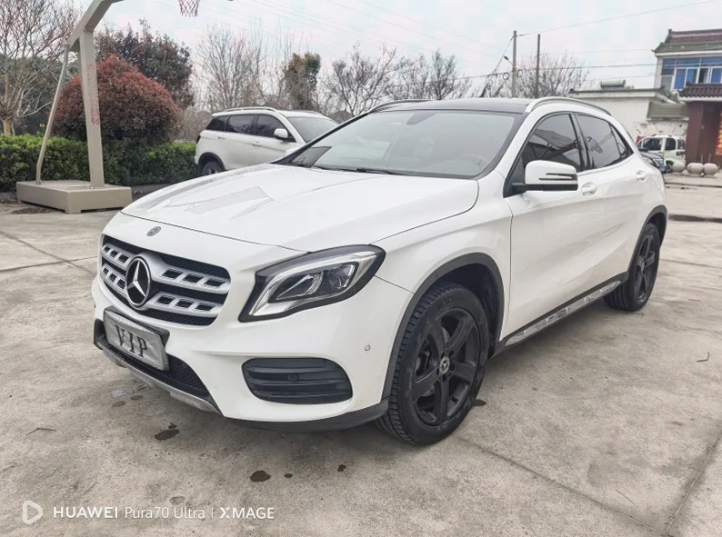 奔驰GLA 正面外观二