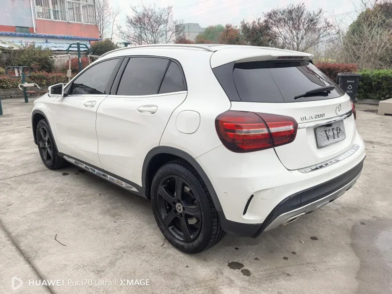 奔驰GLA 后面外观三