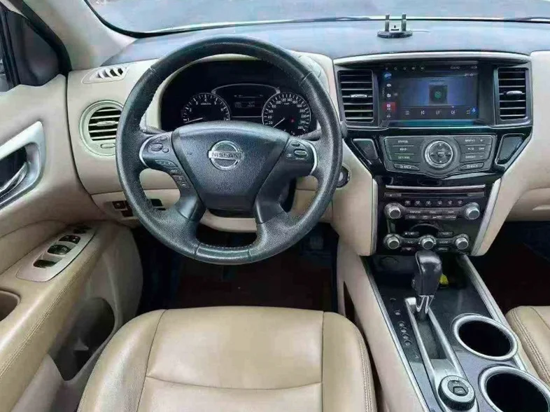 日产探路者 后面外观一