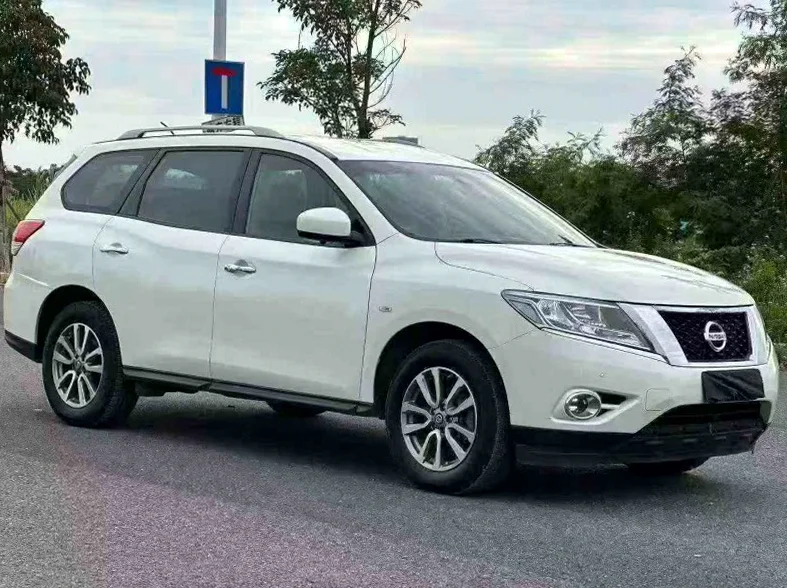 日产探路者 正面外观二