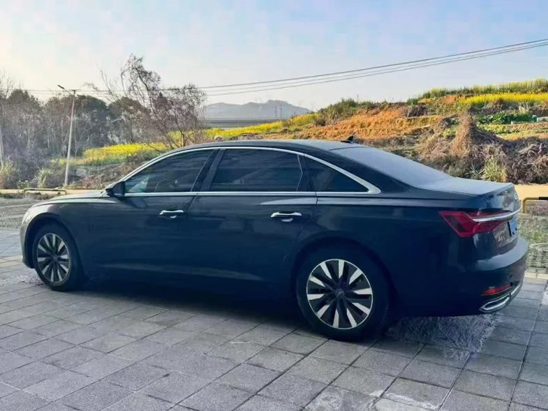 奥迪A6L 内饰前排