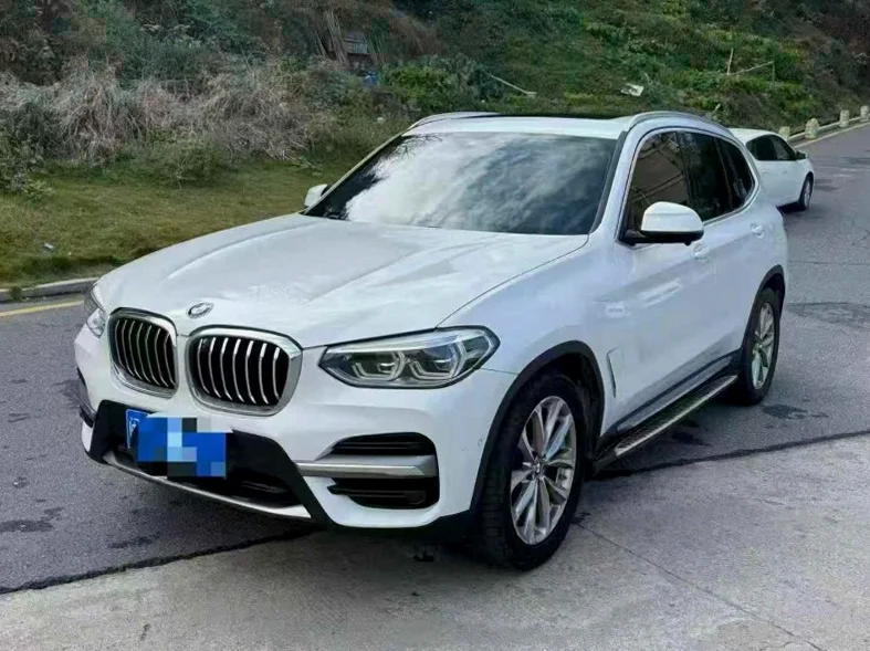 宝马X3 正面外观二