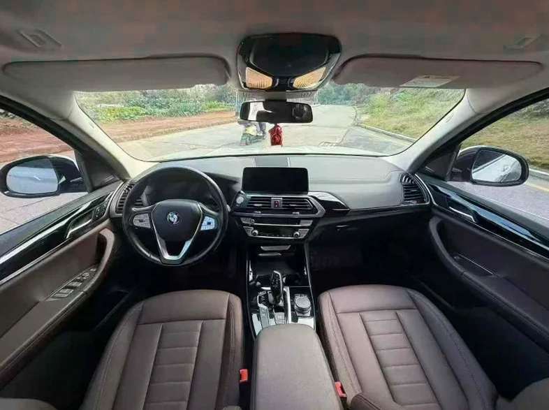 宝马X3 后面外观二