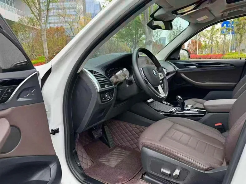 宝马X3 后面外观一