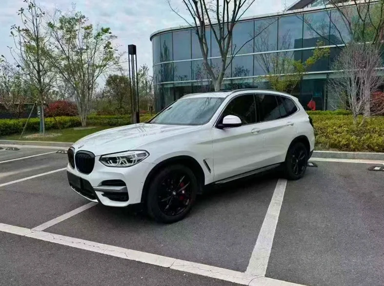 宝马X3 正面外观二