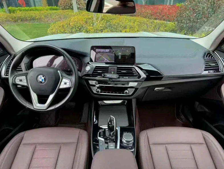 宝马X3 后面外观二