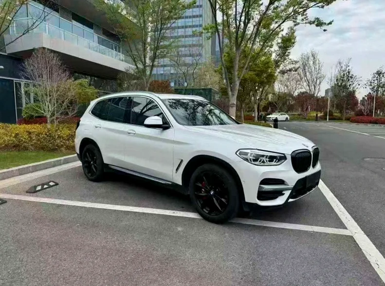 宝马X3 正面外观三