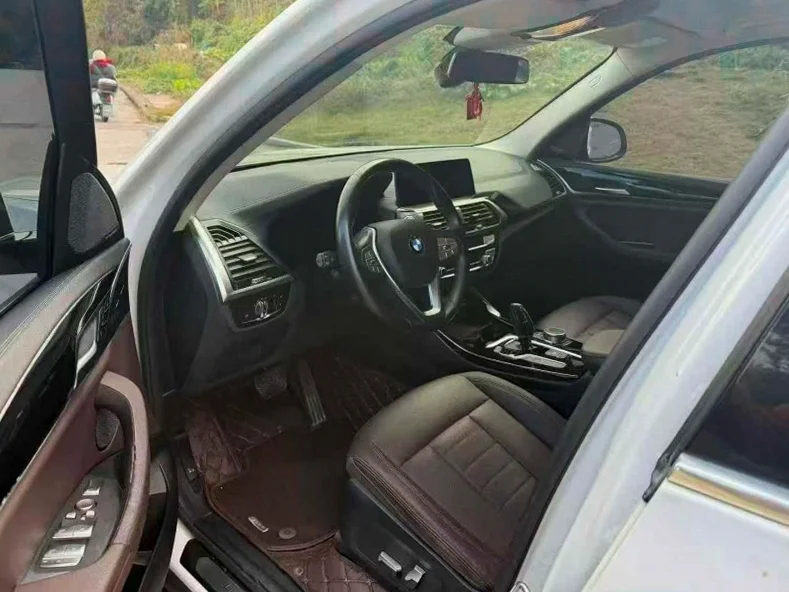 宝马X3 后面外观一