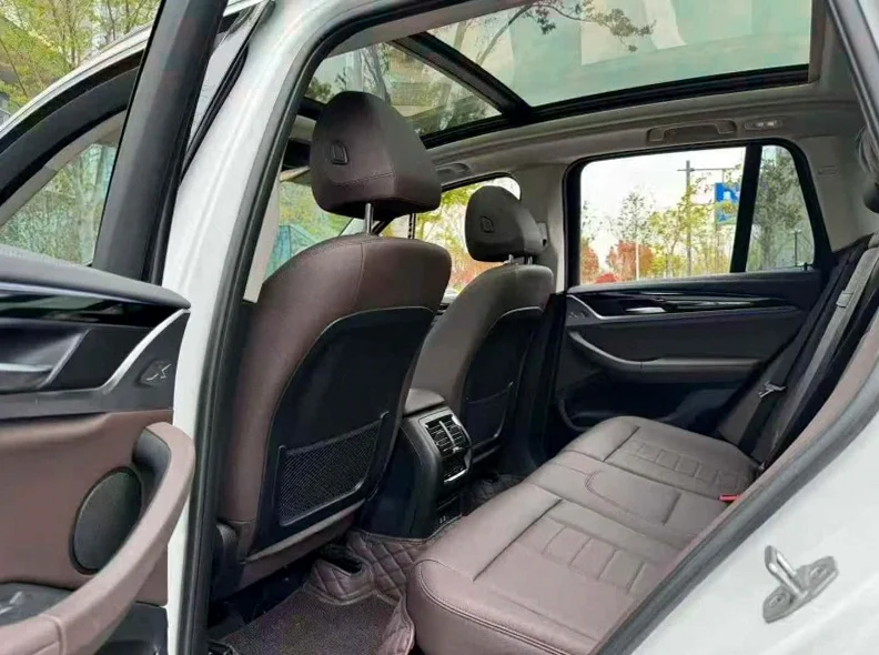 宝马X3 后面外观三