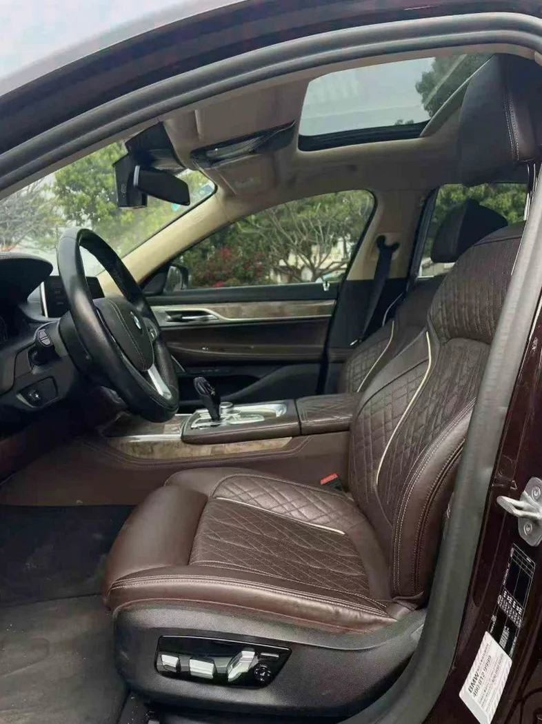 宝马7系 后面外观三