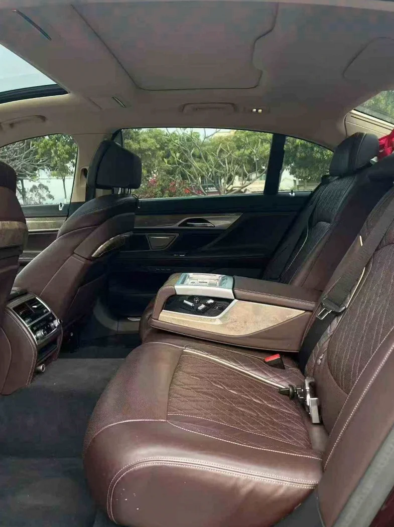 宝马7系 后面外观二