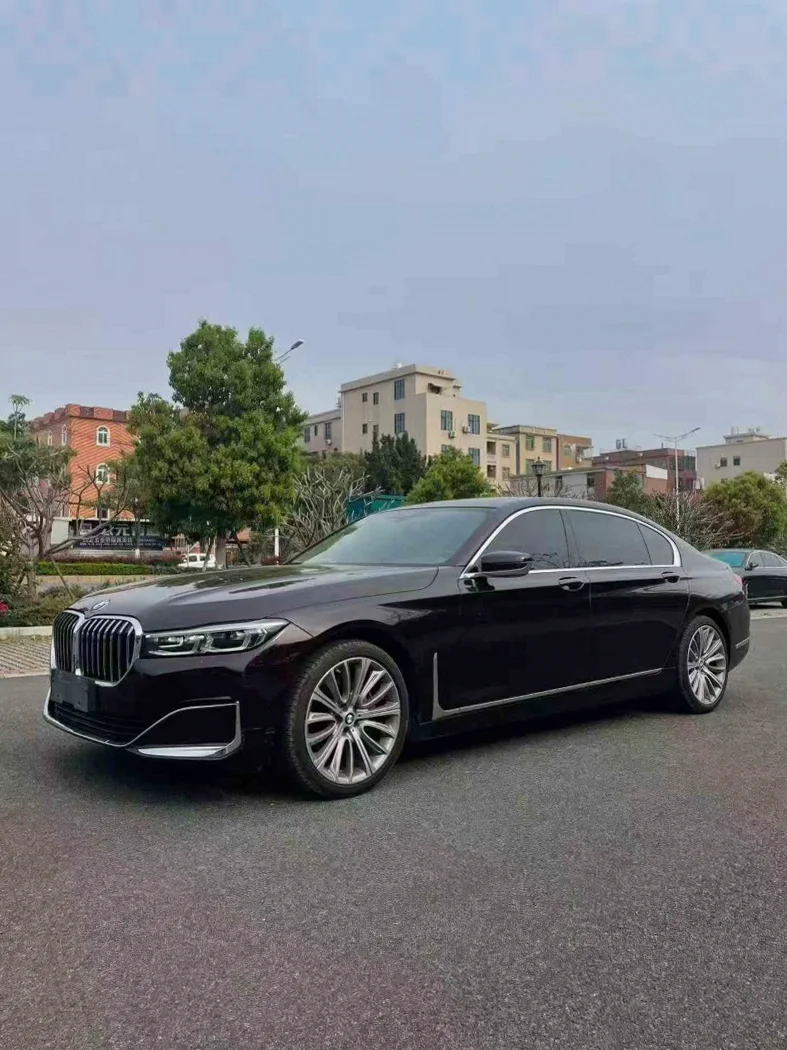 宝马7系 正面外观三