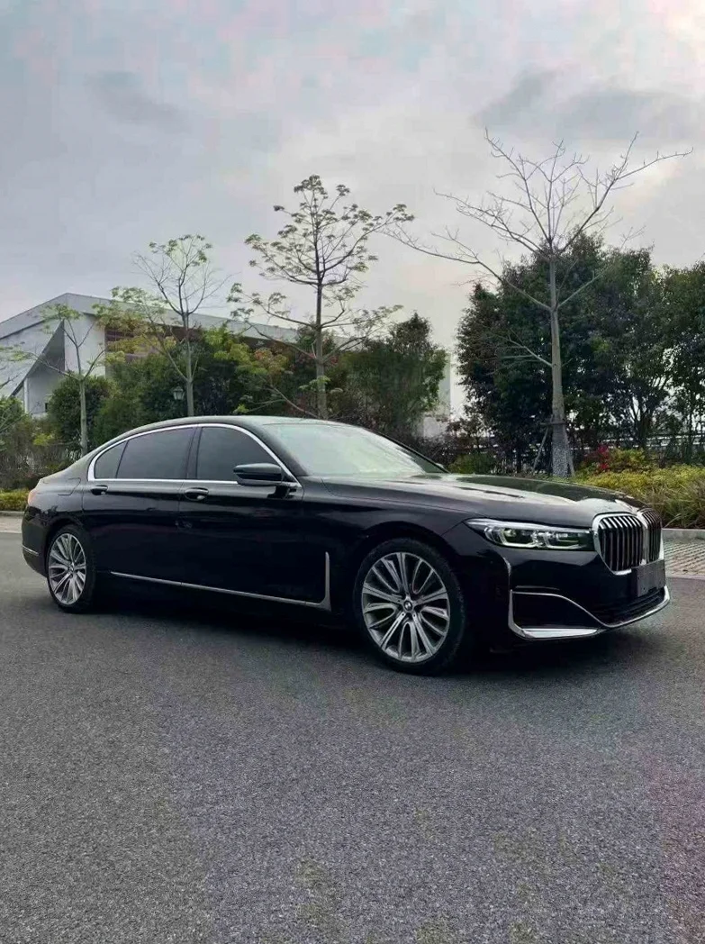 宝马7系 正面外观二