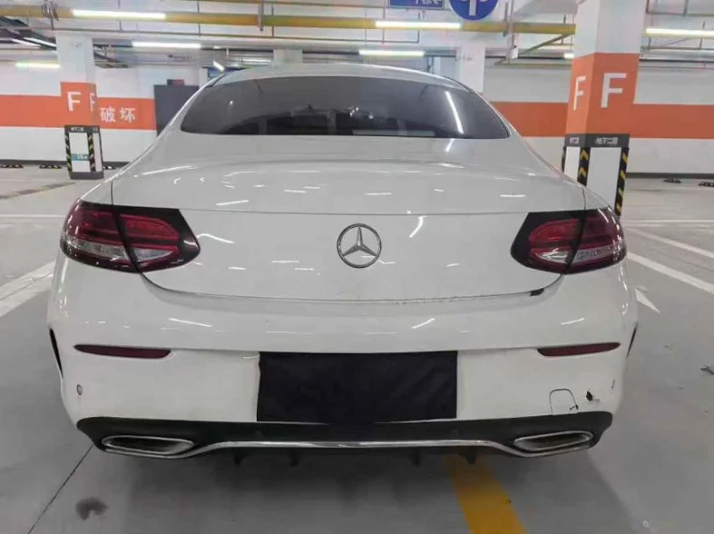 奔驰C 内饰后排