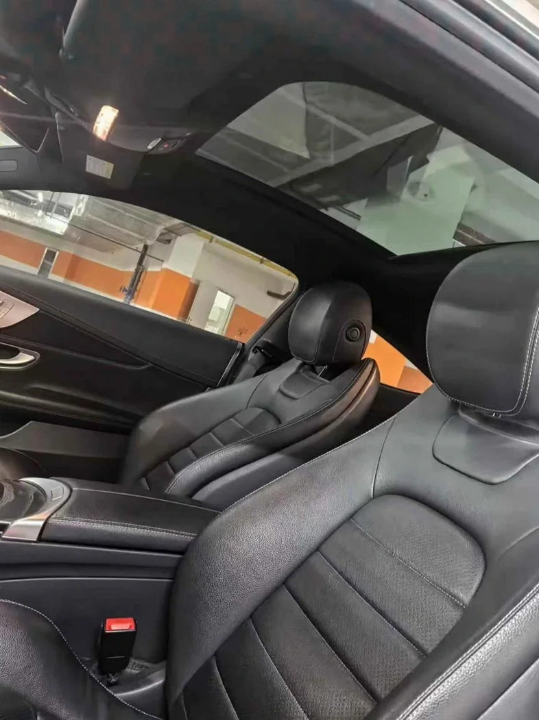 奔驰C 内饰前排