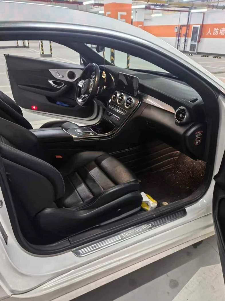 奔驰C 正面外观三