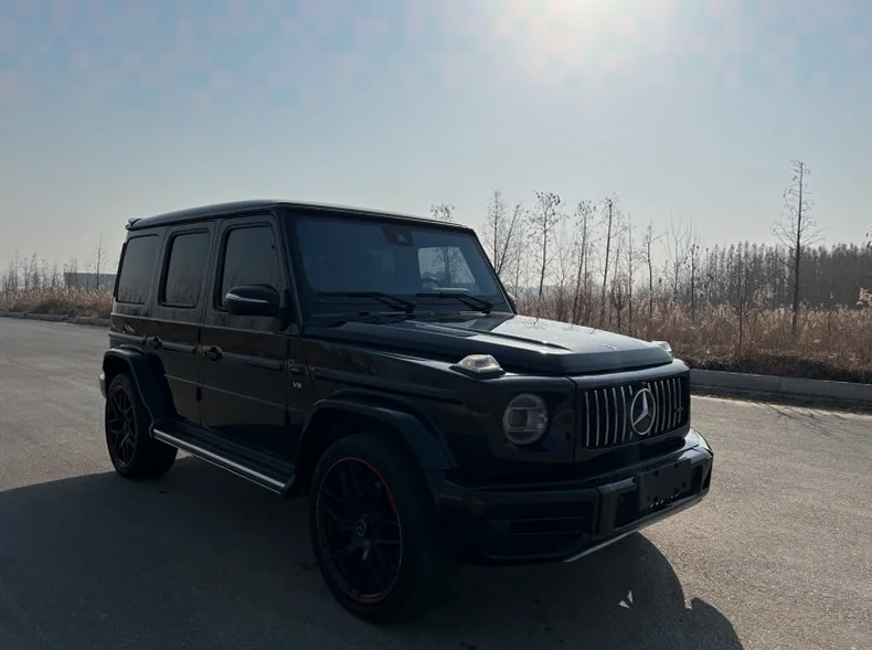 奔驰G 正面外观二