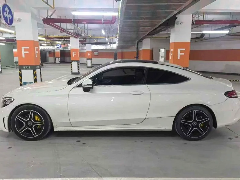 奔驰C 后面外观二