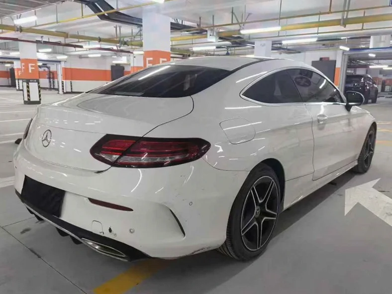 奔驰C 后面外观三