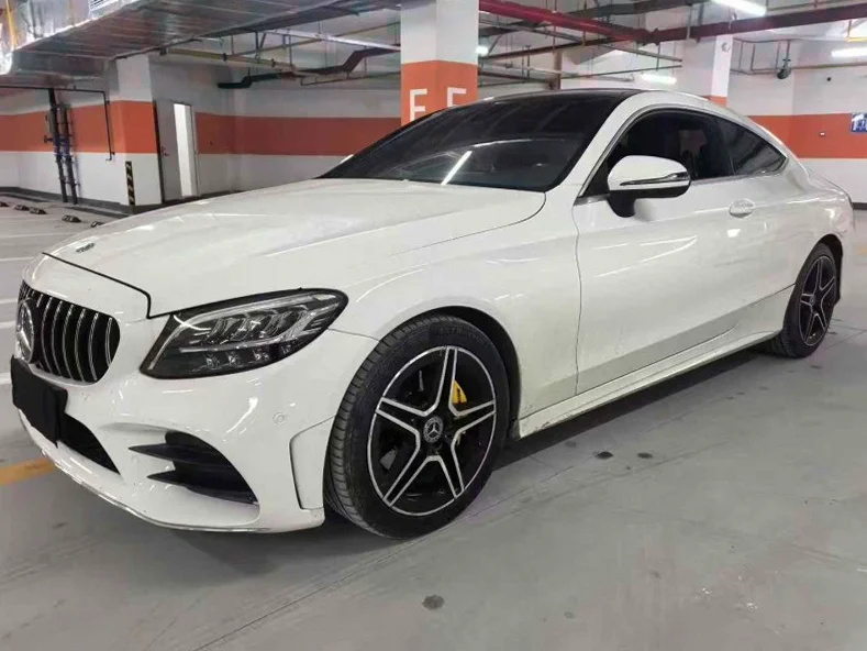 奔驰C 正面外观二