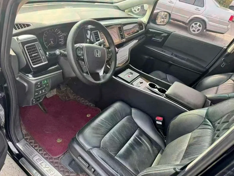 本田艾力绅 正面外观三