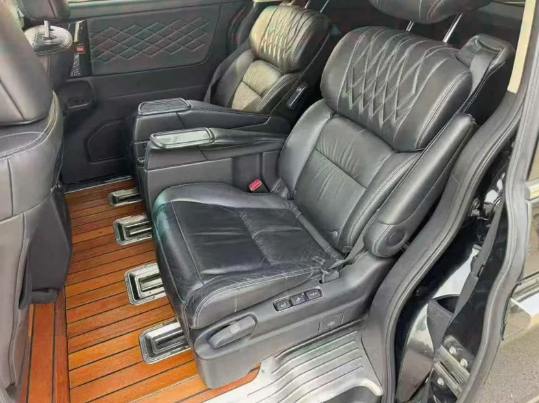 本田艾力绅 后面外观一