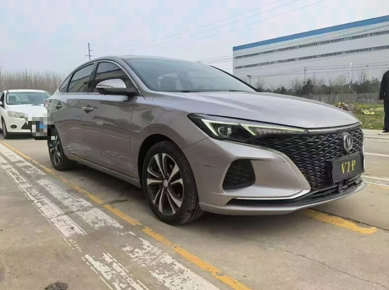 长安汽车逸动 正面外观三