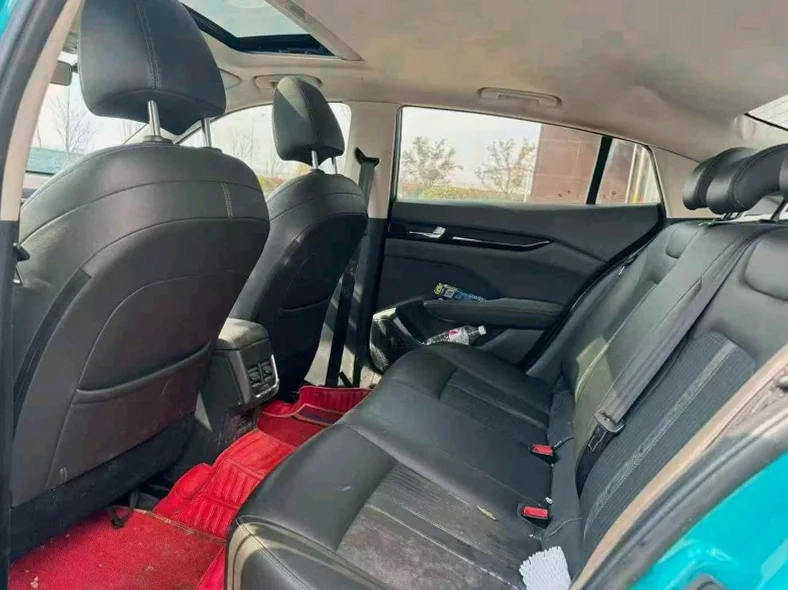 东风奕炫 内饰前排