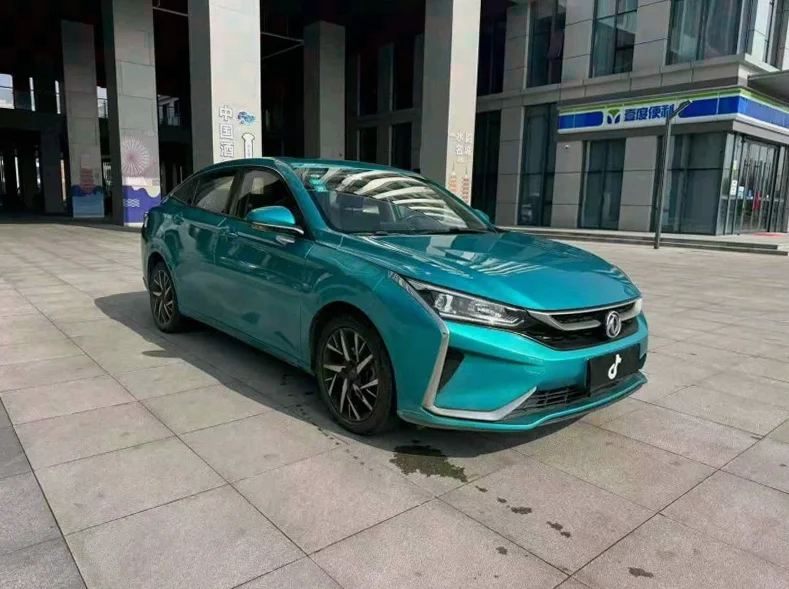 东风奕炫 正面外观三