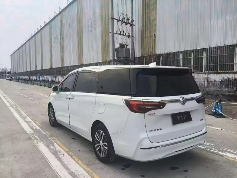 别克GL8 内饰前排