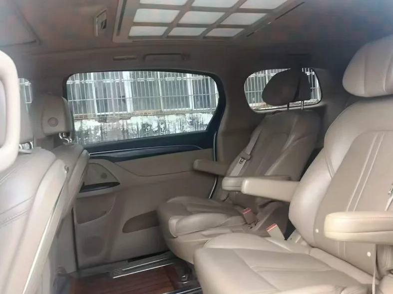 别克GL8 后面外观二