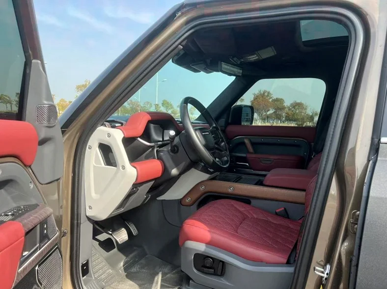 路虎卫士 后面外观二