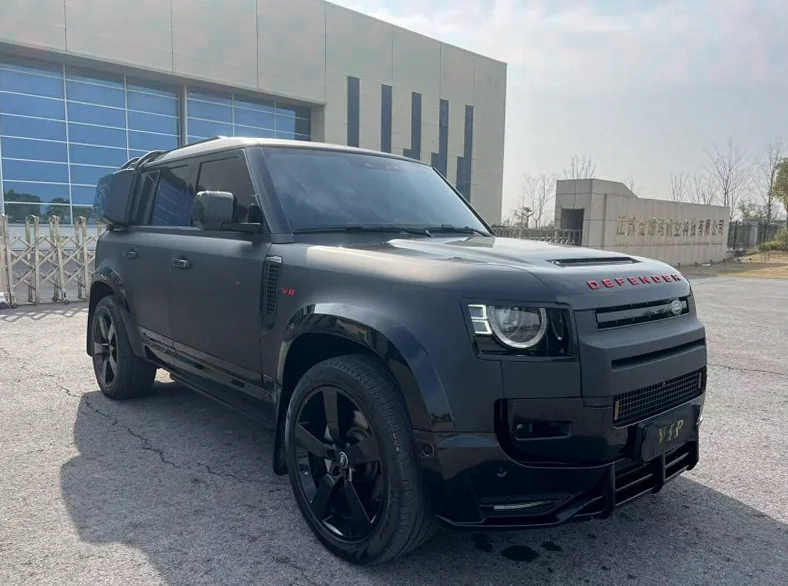 路虎卫士 正面外观二