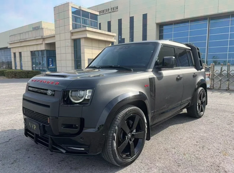 路虎卫士 正面外观三