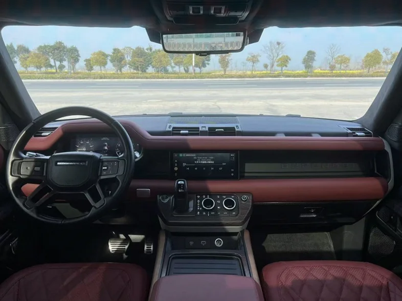 路虎卫士 后面外观一