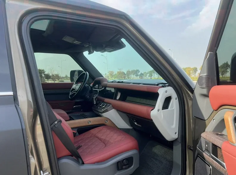 路虎卫士 内饰前排