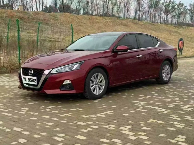 日产天籁 正面外观三