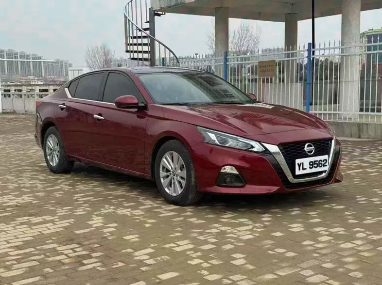 日产天籁 正面外观二