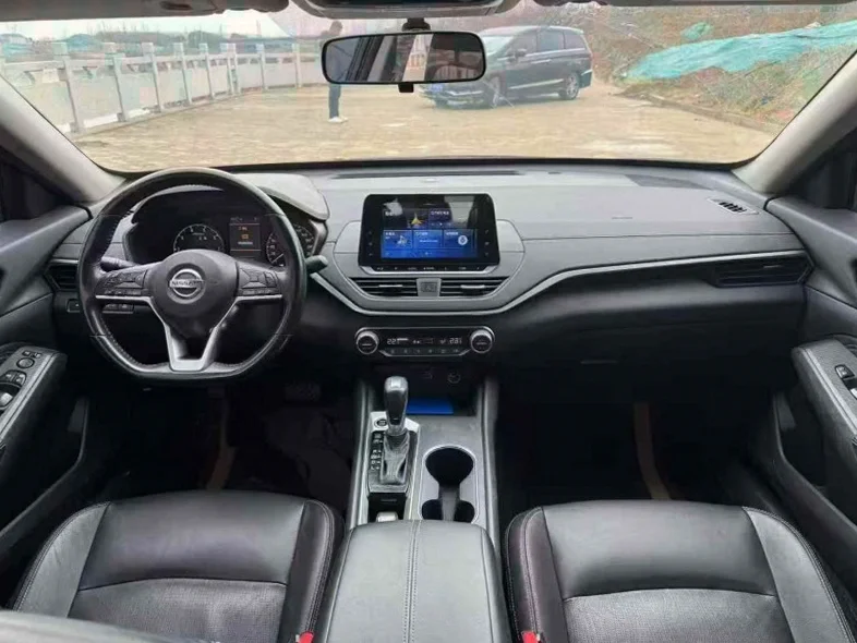 日产天籁 后面外观三