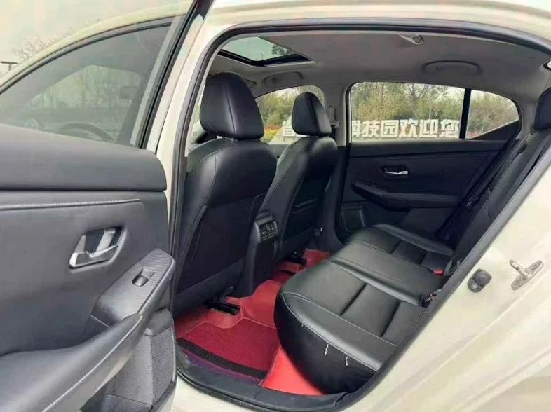 日产轩逸 后面外观一