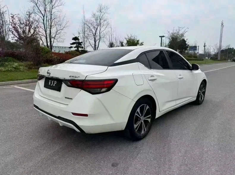 日产轩逸 内饰后排