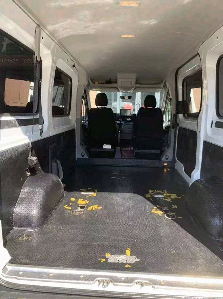 大通V90 后面外观一