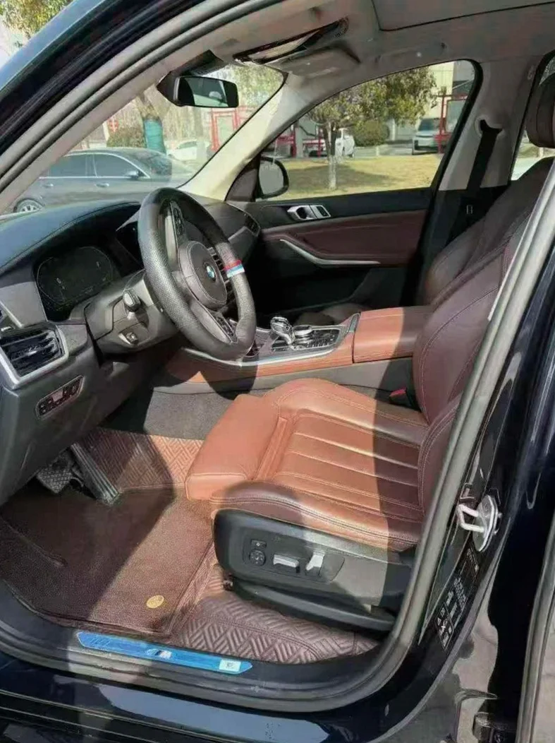 宝马X5 后面外观一