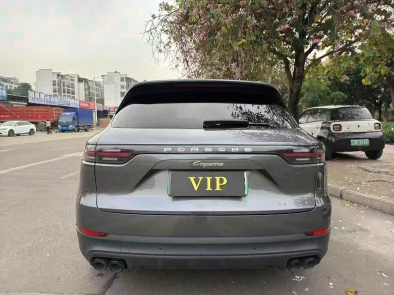 保时捷卡宴 驾驶室